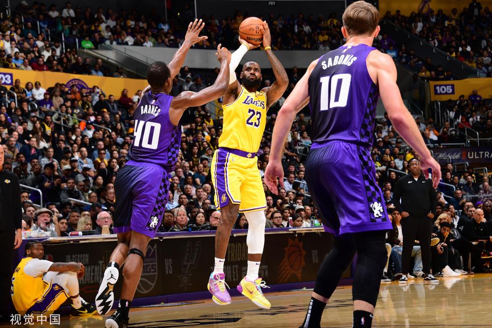 有关篮球巨 有关篮球巨