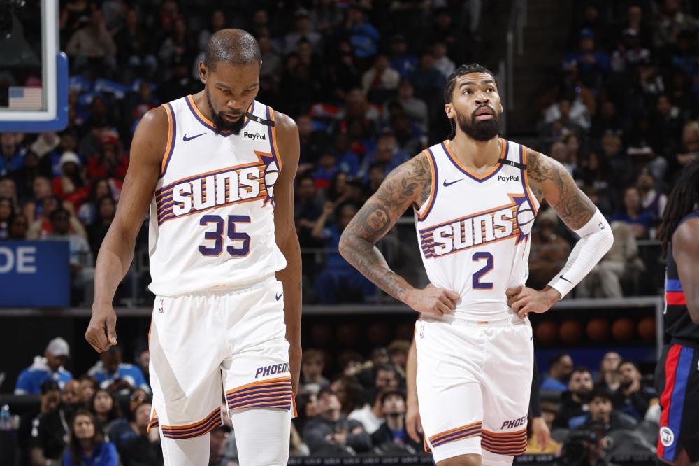 下显得格外 下显得格外